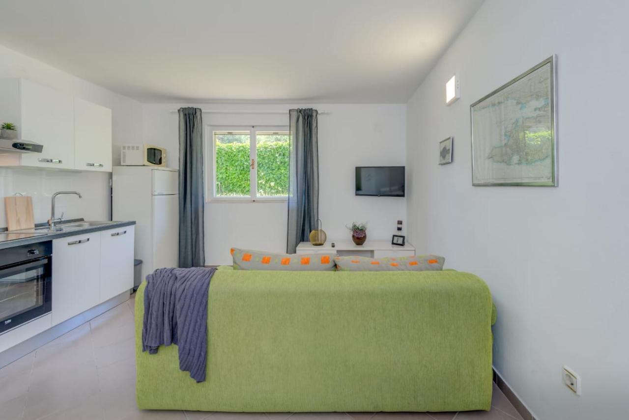 Holiday Home Kalinic 斯拉汀 外观 照片