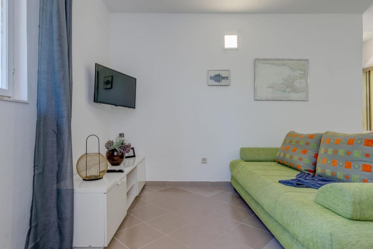 Holiday Home Kalinic 斯拉汀 外观 照片