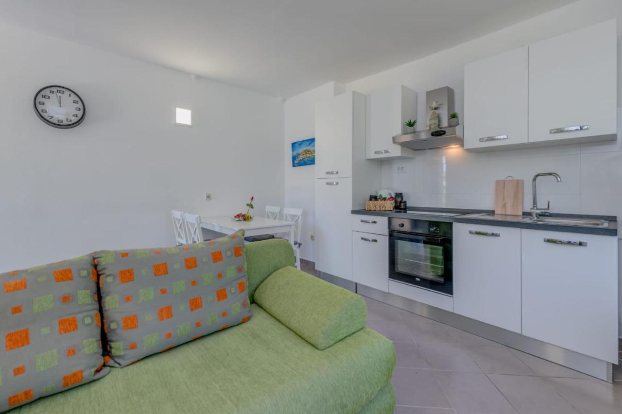 Holiday Home Kalinic 斯拉汀 外观 照片